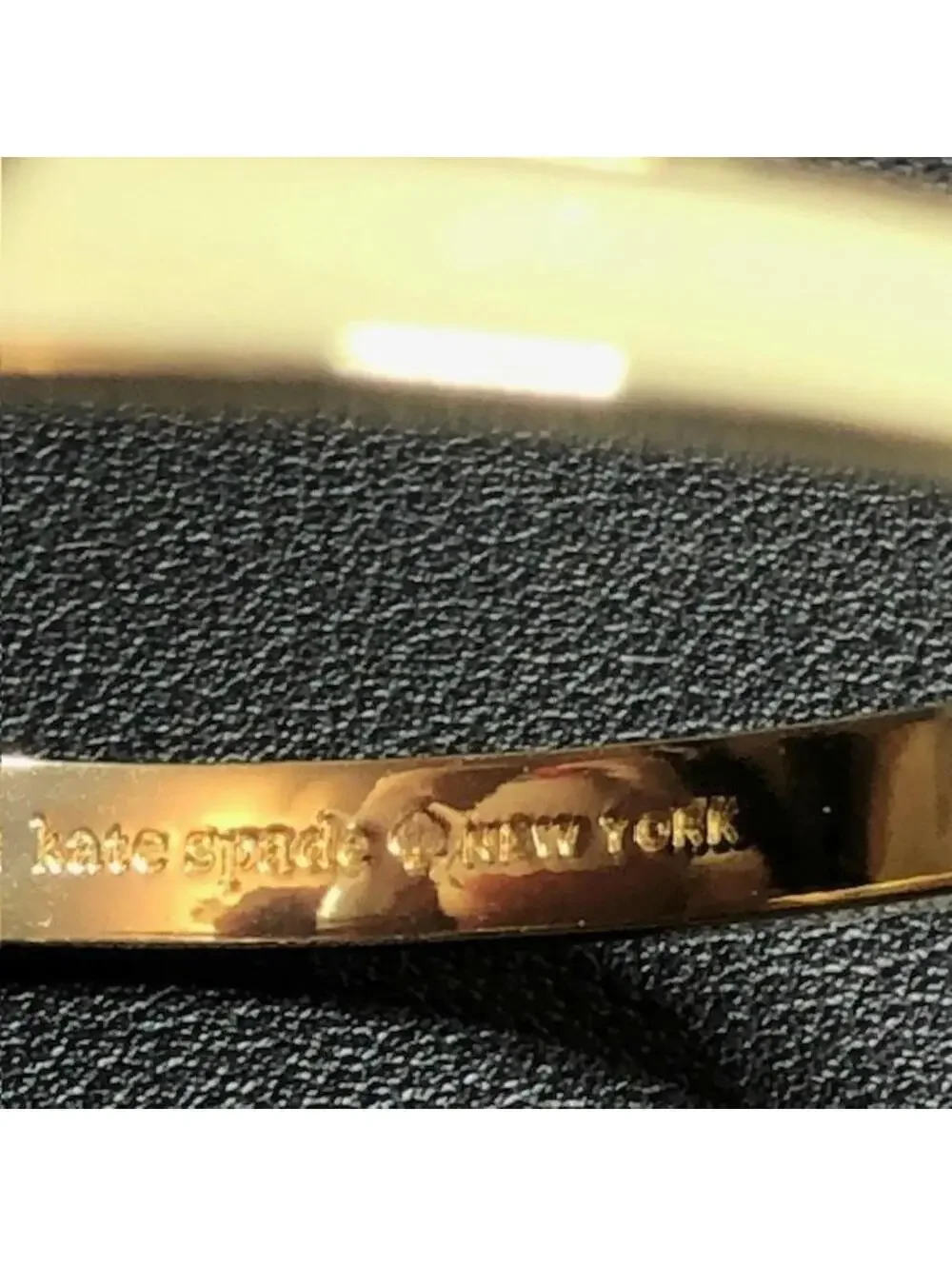 B3279 Kate Spade Hinged Bangle Bracelet Spade Clasp Enamel Gold Tone 7" - Picture 2 of 4